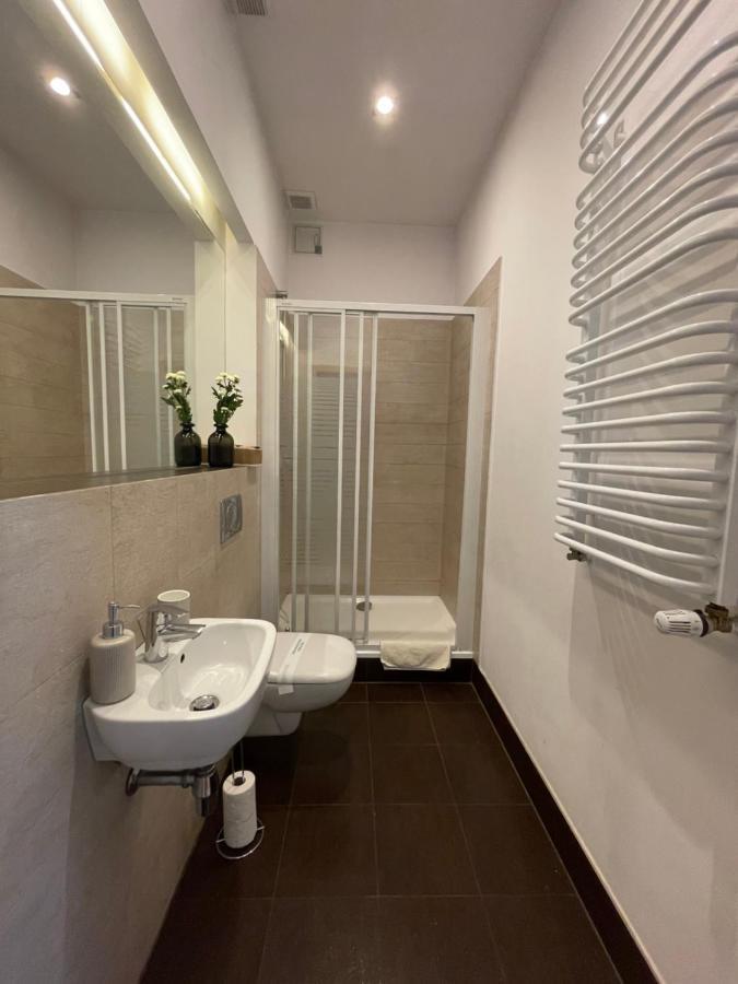 Boutique Apartments - Elegant 1906 Period วรอตซวาฟ ภายนอก รูปภาพ